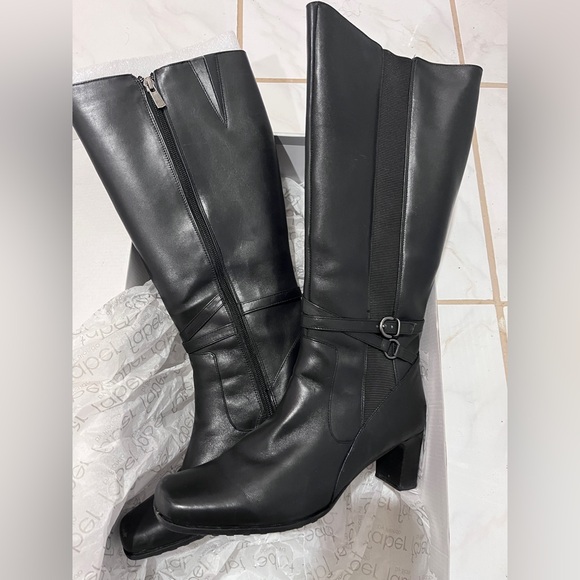 Black Leather Boots with Comfortable Fit and Stylish Design - Picture 7 of 12